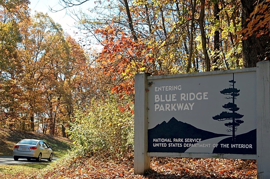 Holiday Inn Roanoke - Tanglewood Route 419 & I 581, an IHG Hotel