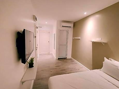 Queen Bed No Windows Non-Smoking