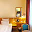Garner Hamburg Wandsbek Marktplatz By IHG