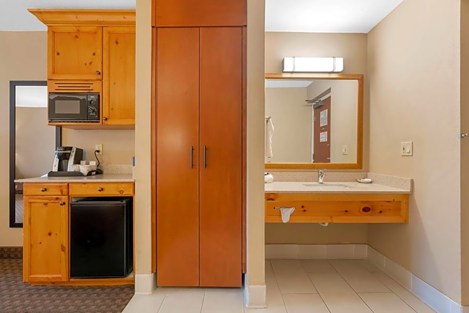Best Western Plus Olympic Inn