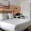 Leland Hotel