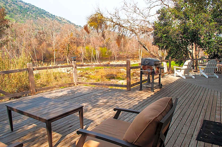 Sequoia River Front Cabins