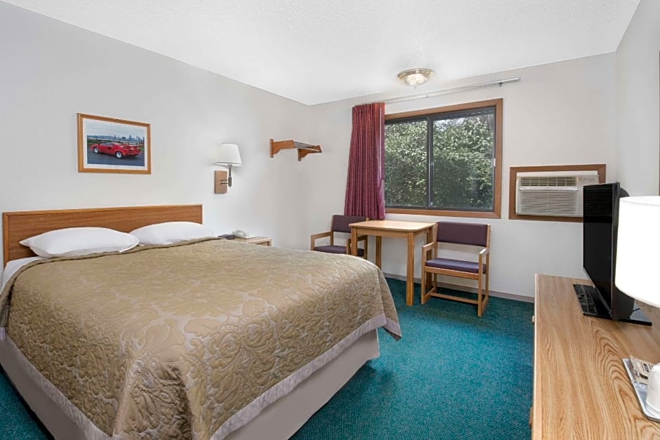 Super 8 by Wyndham Murdo