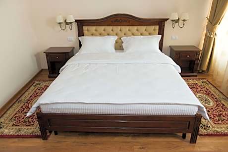 One-Bedroom Suite with Balcony