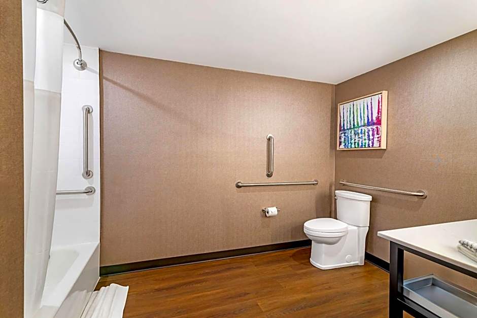 Cambria Hotel & Suites Plymouth
