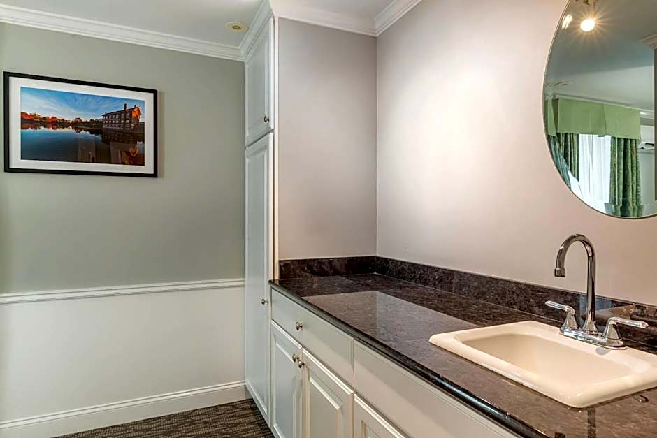 Essex Street Inn & Suites, an Ascend Collection Hotel