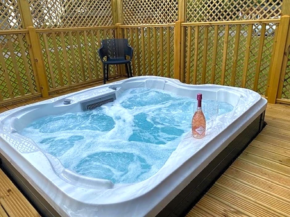 Hollicarrs - Long Lane Lodge