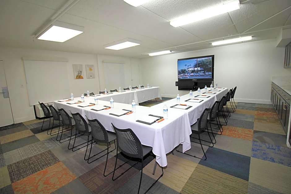 L3 Oasis Hotel