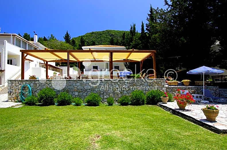 Geni Garden Apartments