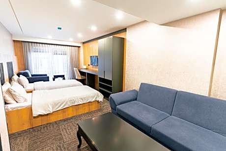Deluxe Suite with Spa Bath