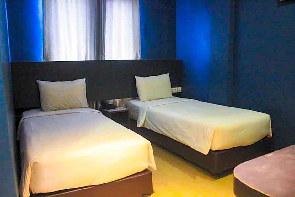 CREW EXPRESS Hotel
