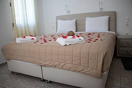Standard Double or Twin Room with Partial Sea View