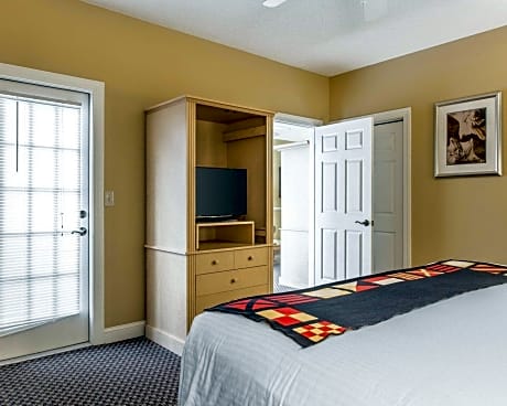 1 King Bed, Suite, Nonsmoking