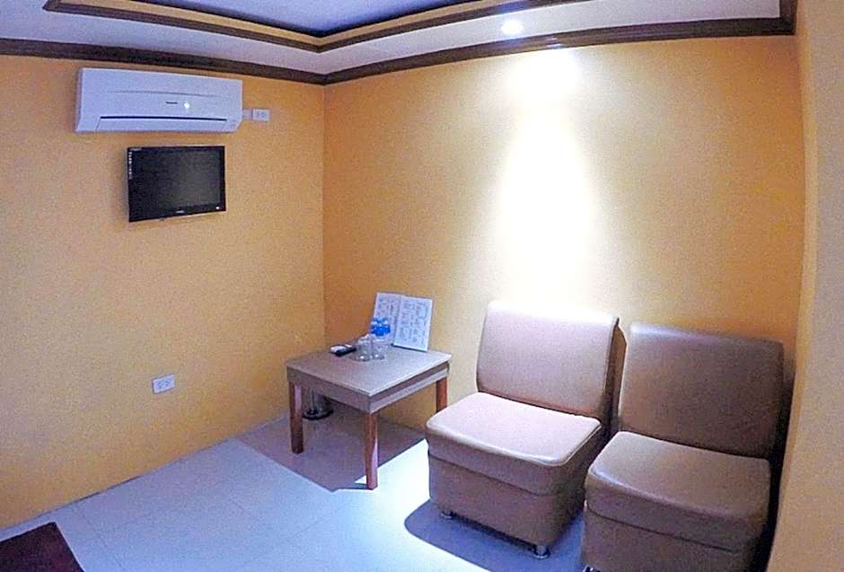 RedDoorz Plus @ Taj Hotel Tuguegarao