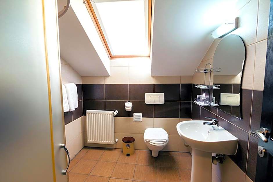 Astoria Hotel & Restaurant