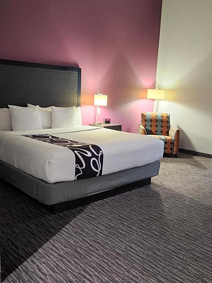 La Quinta Inn & Suites by Wyndham Dallas Grand Prairie North