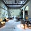 Decanter Hotel