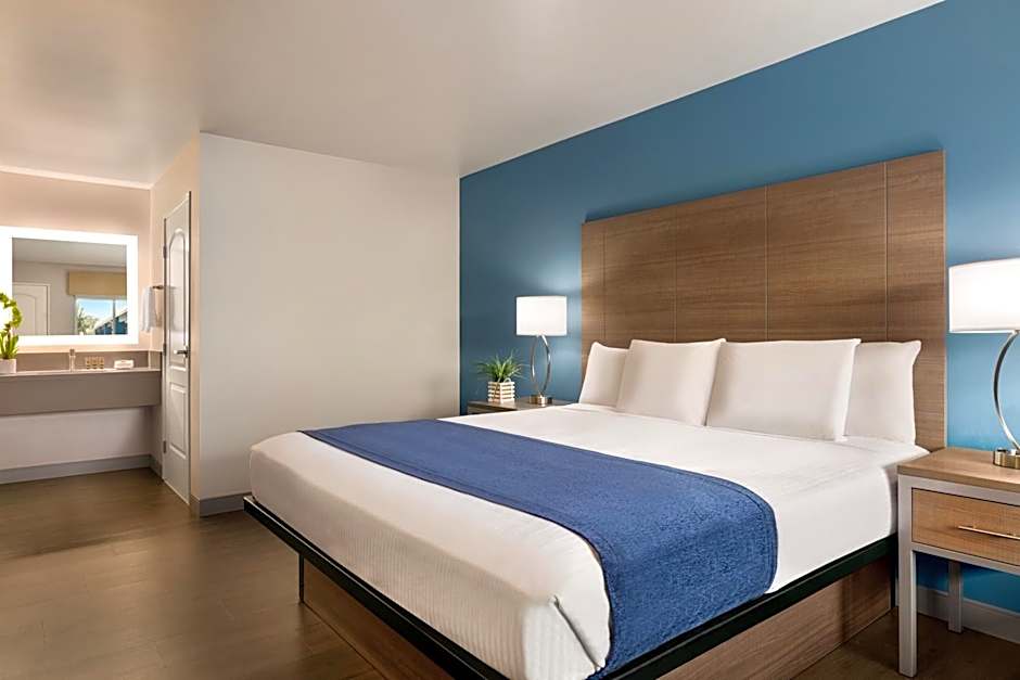 Torch Lite Inn at the Beach Boardwalk