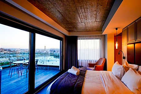 Suite with Hot Tub