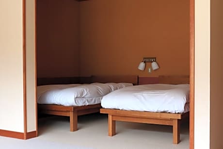 Superior Twin Room with Shared Bathroom