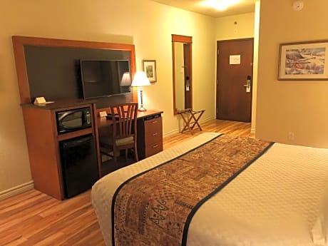 Queen room - Interior Pool View