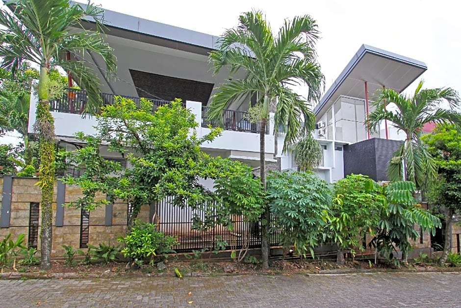 Capital O 91665 D'prof Exclusive Guesthouse