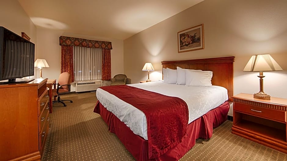 Best Western Plus Lake Elsinore Inn & Suites