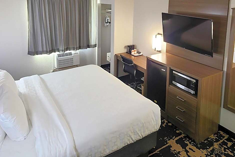 Clarion Pointe Bettendorf - Quad Cities