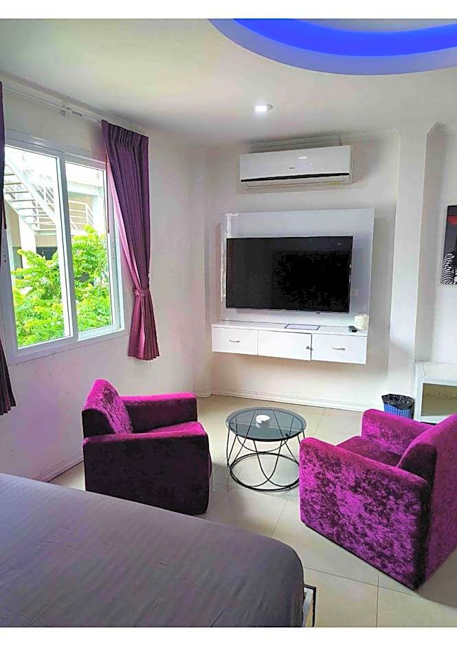 Titanic Residence-7 minute walk to the Beach