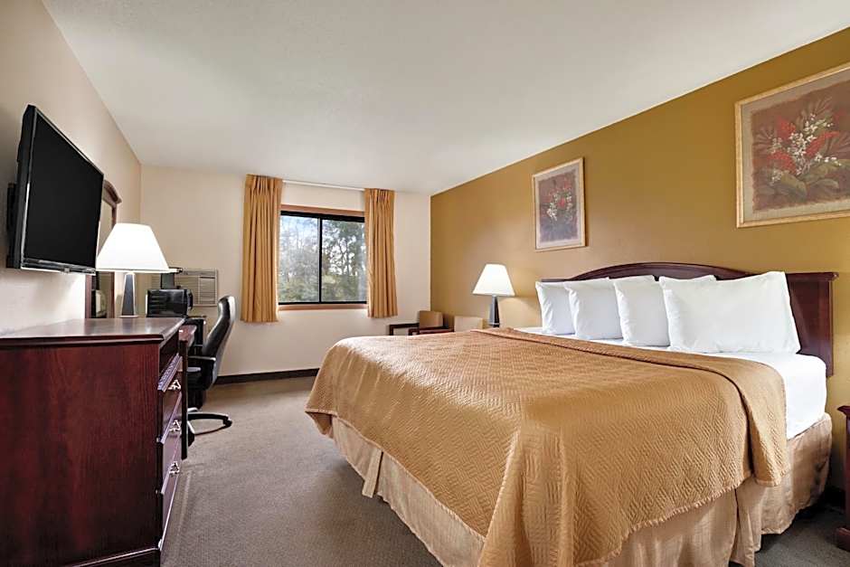 Travelodge by Wyndham La Porte/Michigan City Area