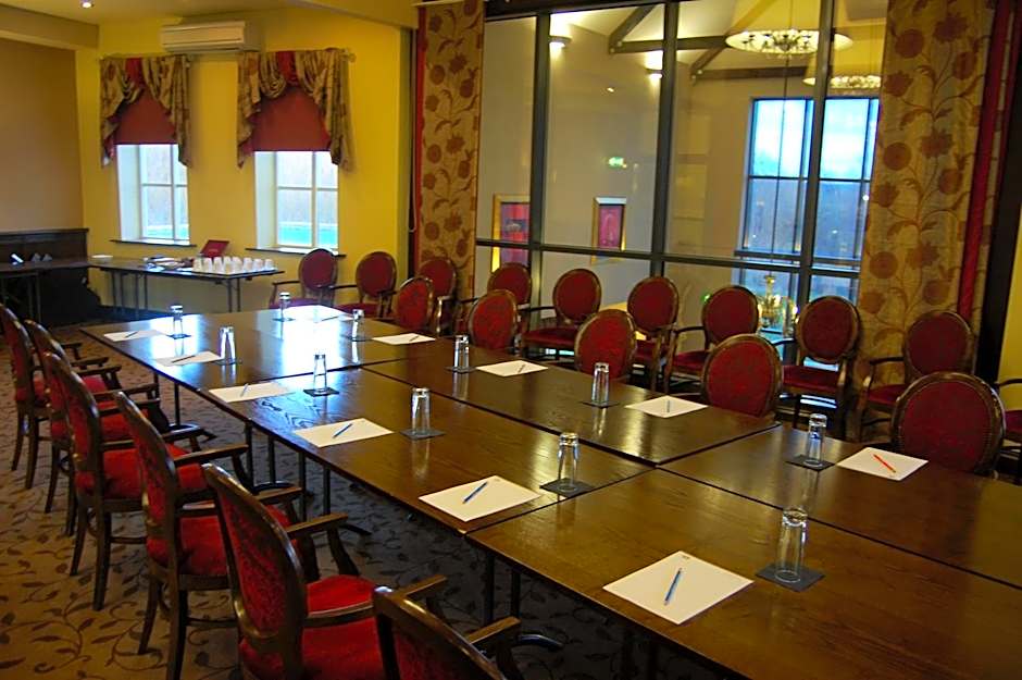 Best Western Plus Pastures Hotel