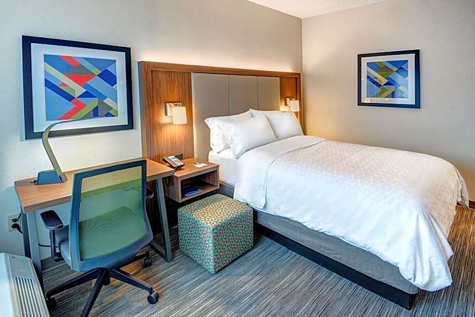 Holiday Inn Express & Suites West Long Branch - Eatontown By IHG