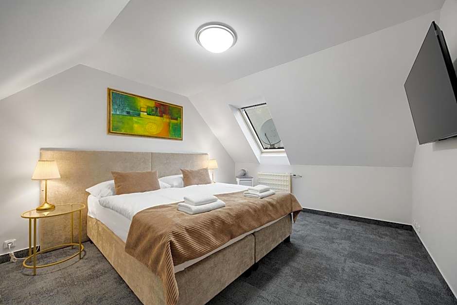 Hotel Reverie - Dependance, Check-in at Metropolitan Star
