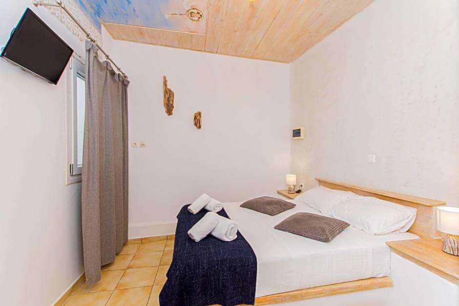 Peristeronas Village