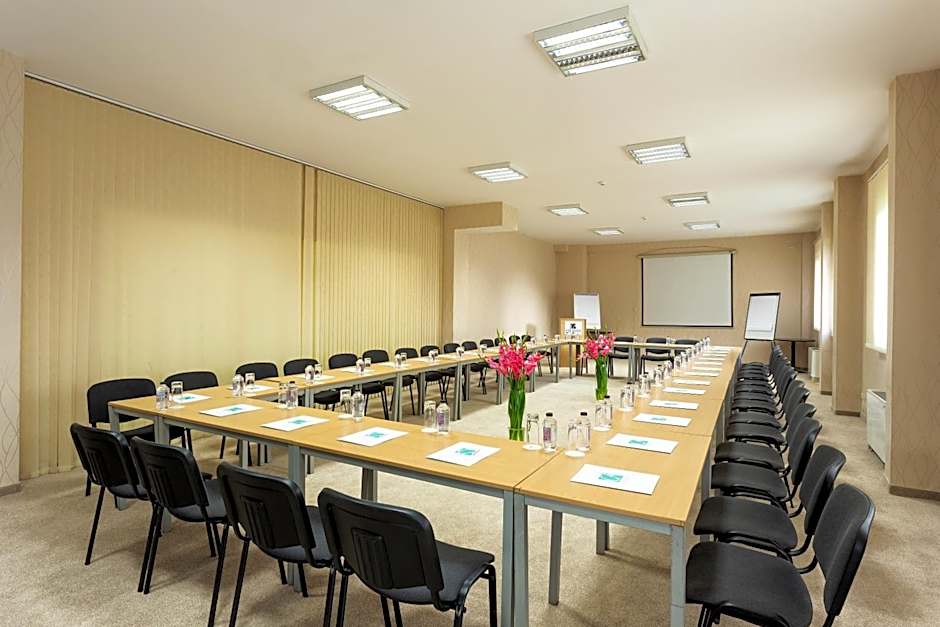 City Avenue Hotel by HMG