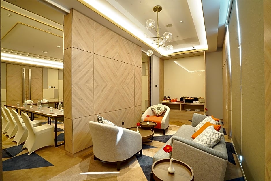 HARRIS Suites Puri Mansion