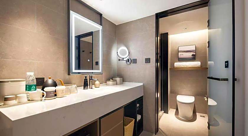 Atour Hotel Dalian Donggang Business District Gangwan Plaza