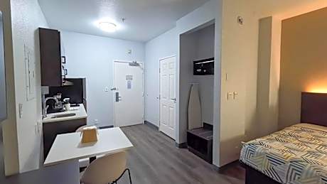 Queen Room - Disability Access - Roll in Shower