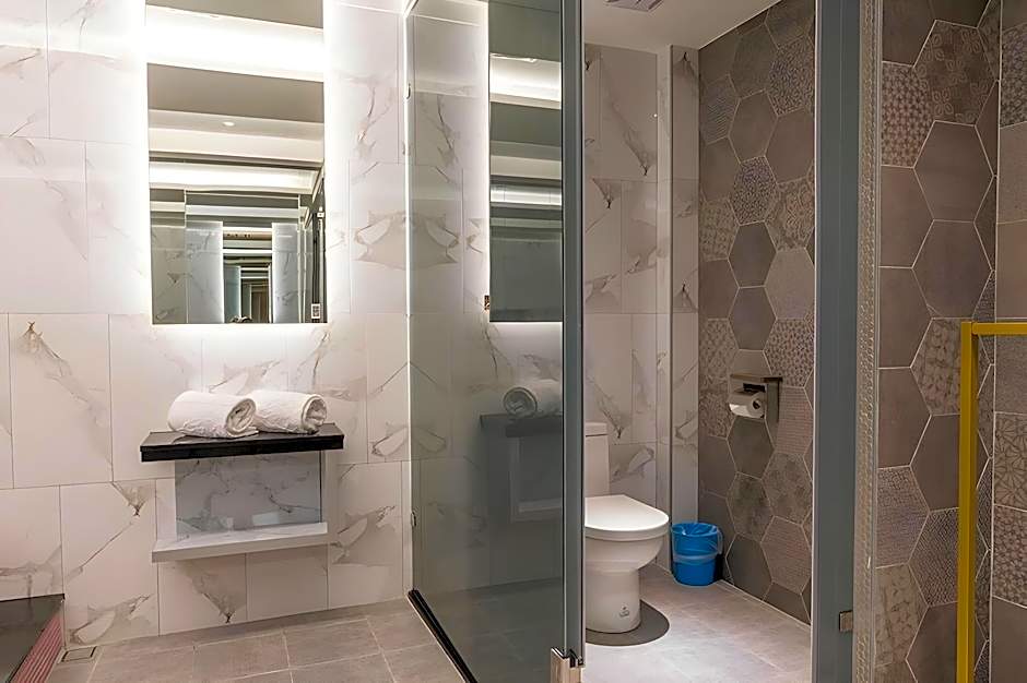 HIGH CLOUD INTERNATIONAL BUSINESS HOTEL