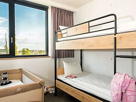 Family Suite with 1 double bed and sofa