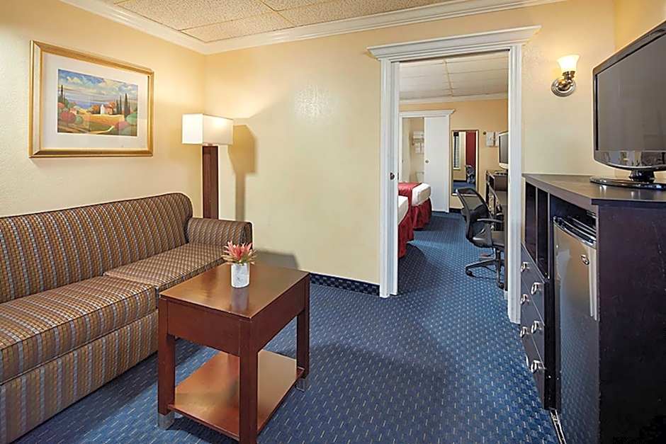Capri Suites Anaheim