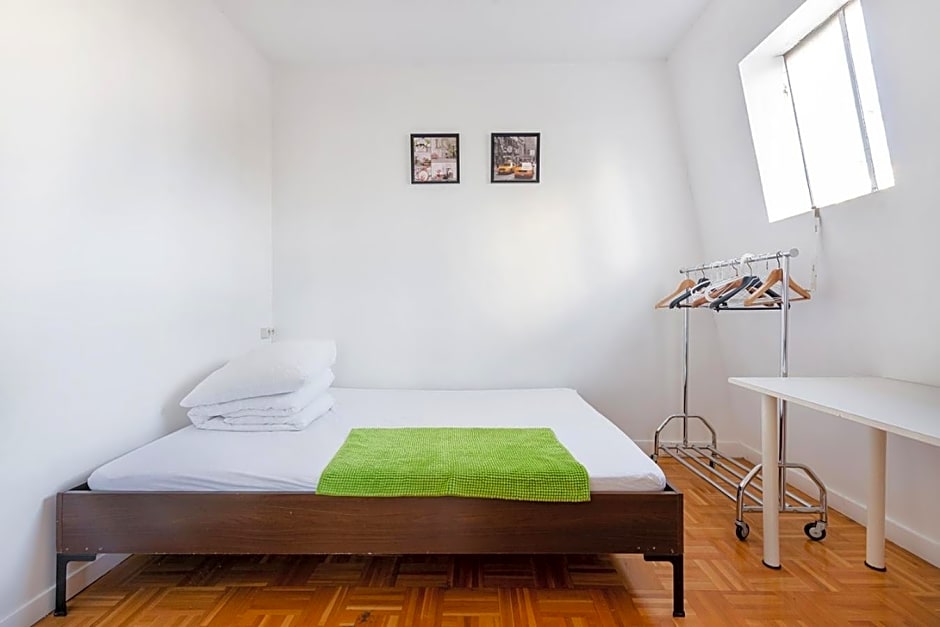 Cameleon Paris Guesthouse