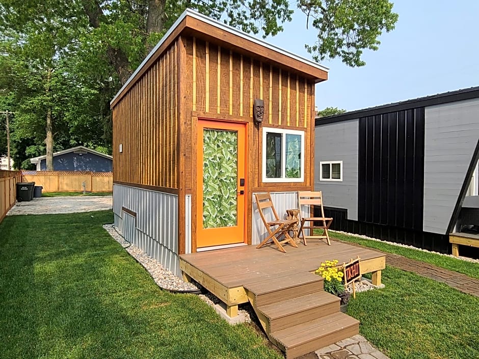 Tiny Digs Lakeshore - Tiny House Lodging