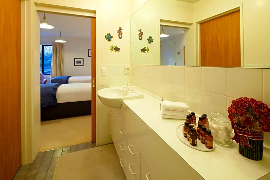 Spinnaker Bay Apartments