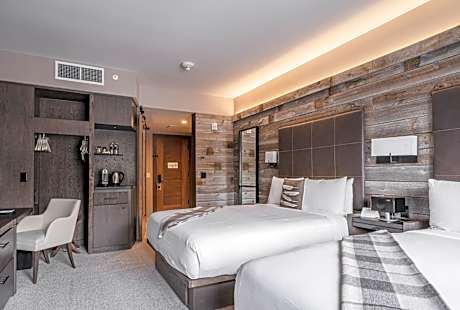 Superior Double Queen Room