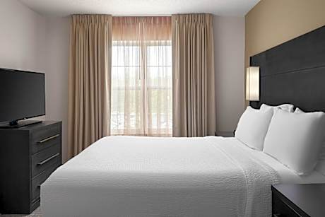 Queen Studio Suite with Sofa Bed - Mobility Accessible with Roll-in Shower