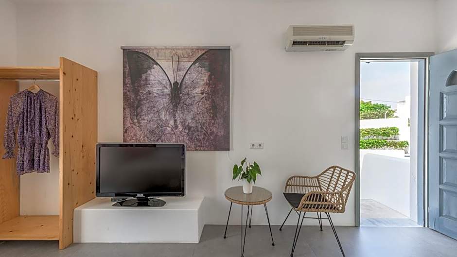 Anita Rooms & Suites Milos