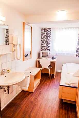 Single Room with Shared Bathroom