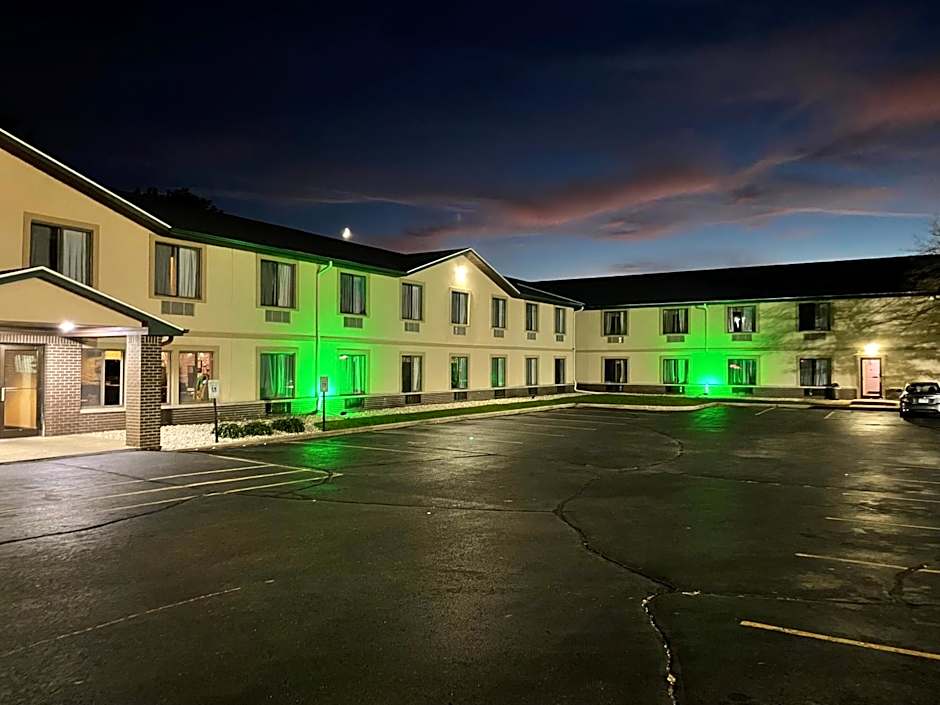 Delavan Inn and Suites