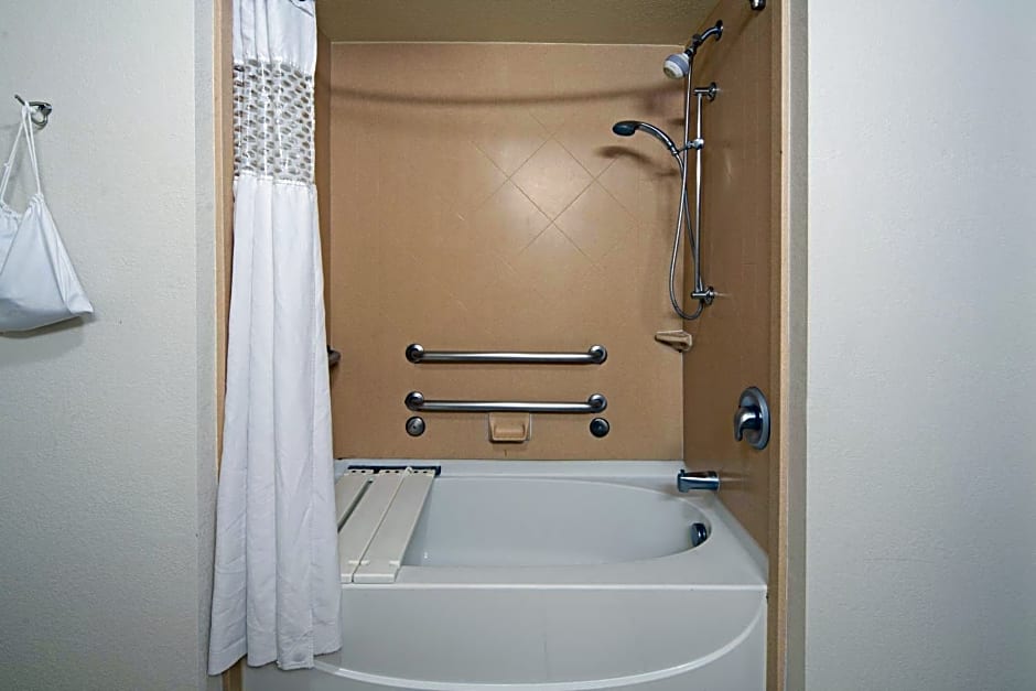 Hampton Inn and Suites Bakersfield / Highway 58